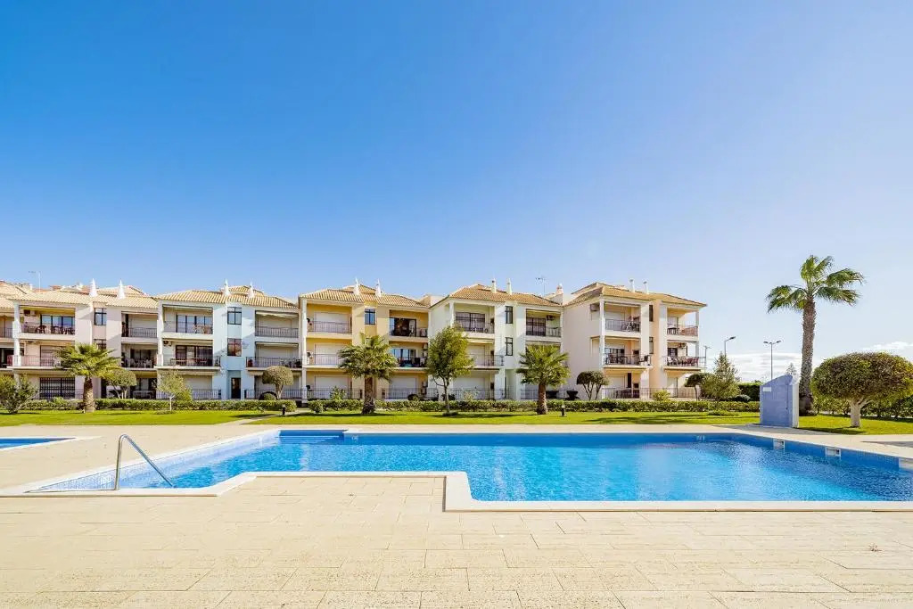 2 Bed Apartment, Quarteira, 10 Min walk to Vilamoura