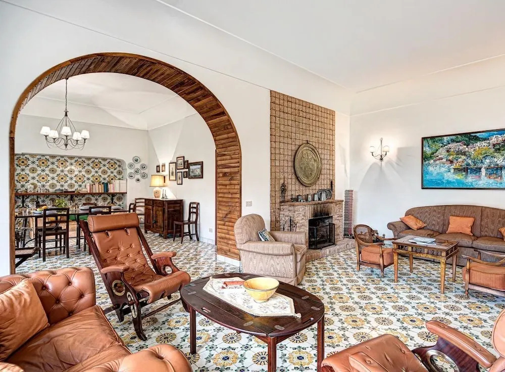 Villa Skyfall