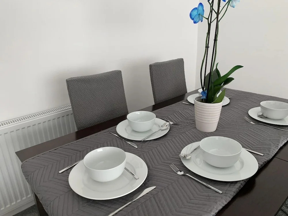 Beautiful 3-bed House in Wolverhampton