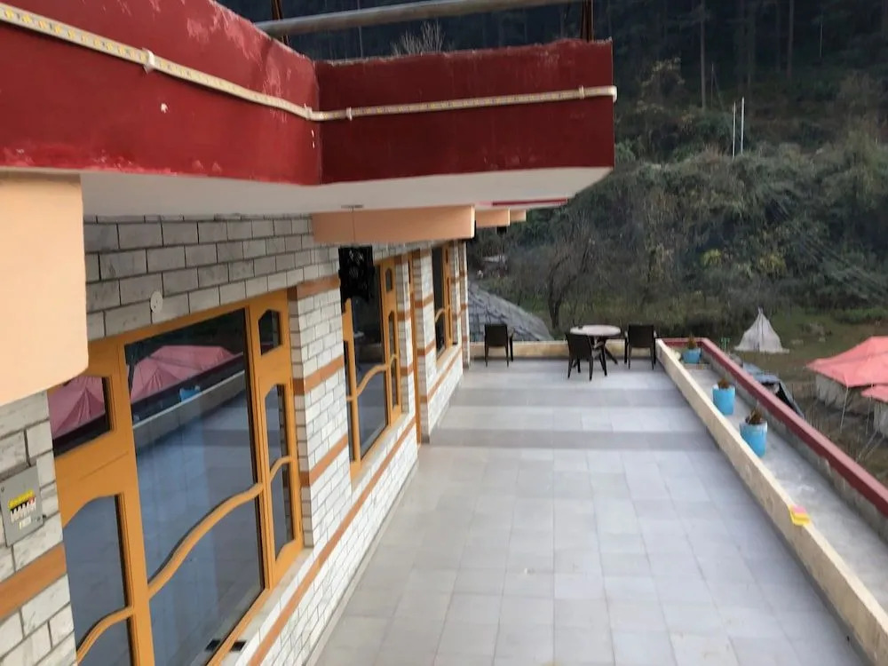 Moustache Kasol