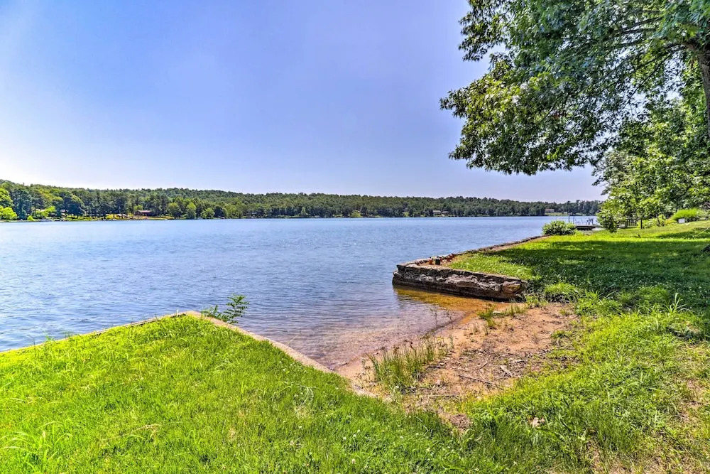 Lake House in Horseshoe Bend Near Ozark Forest!
