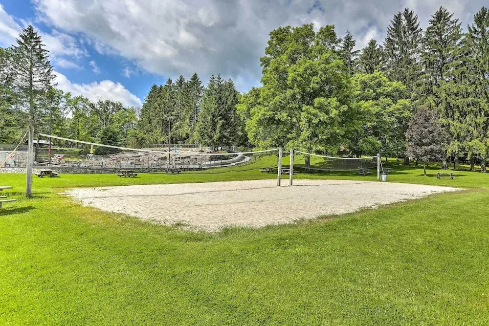 Walk to Lake Wallenpaupack: Poconos Vacation Home