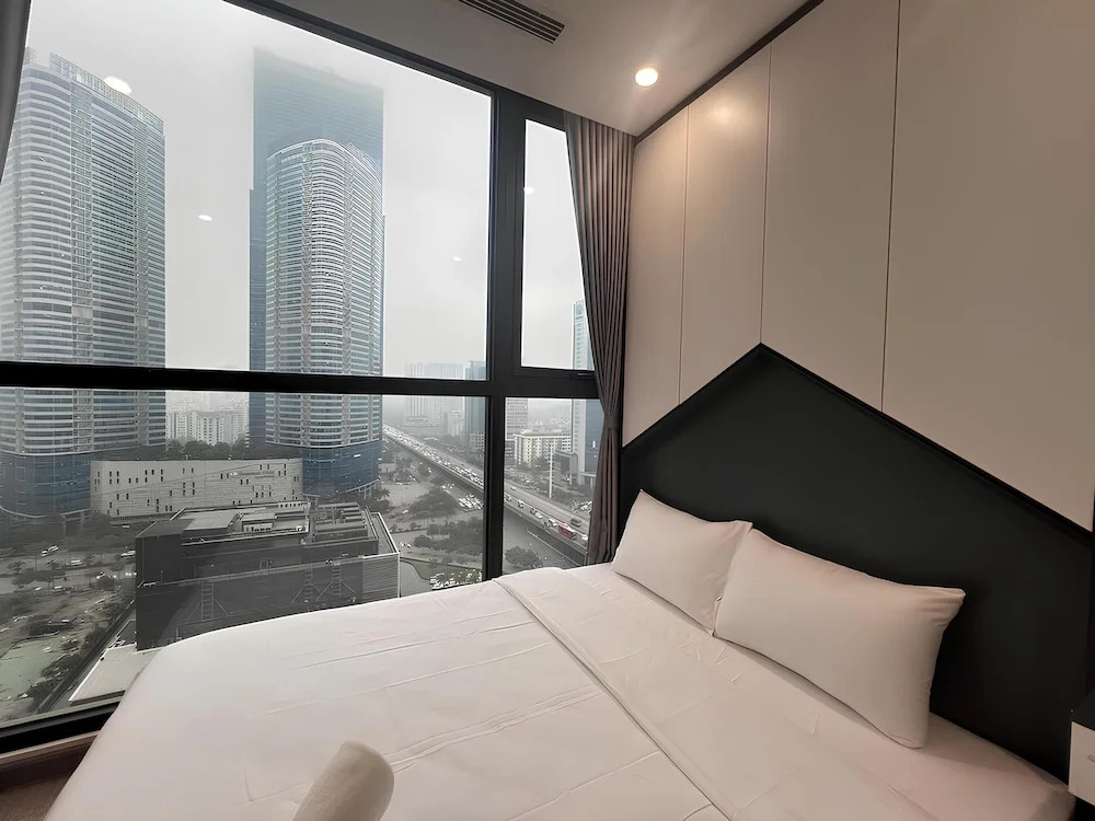HKG-Vinhomes Sky Lake - Luxury Apartment