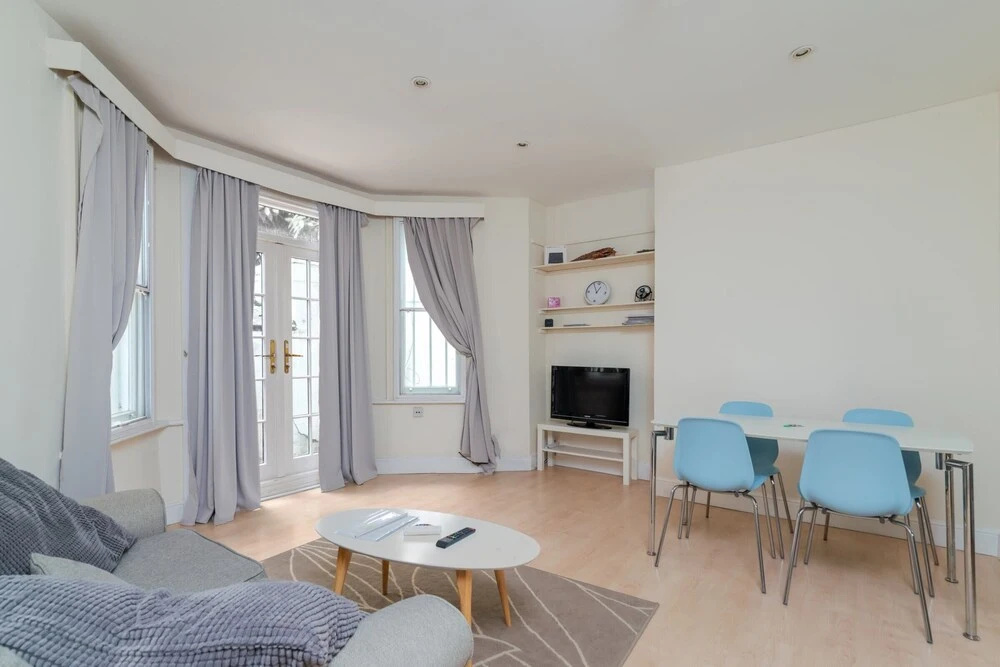 Homely Apartment near Olympia by GuestReady