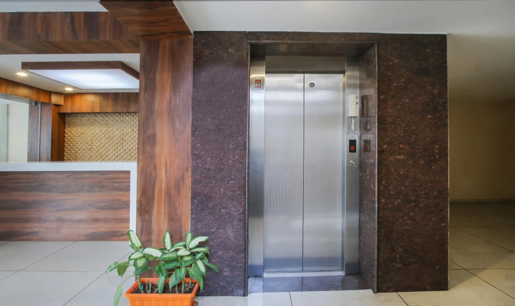 Itsy Hotels Jansi Residency