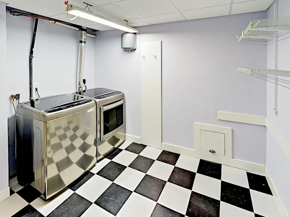 Family-friendly 3br, Steps To Long Pond 3 Bedroom Home