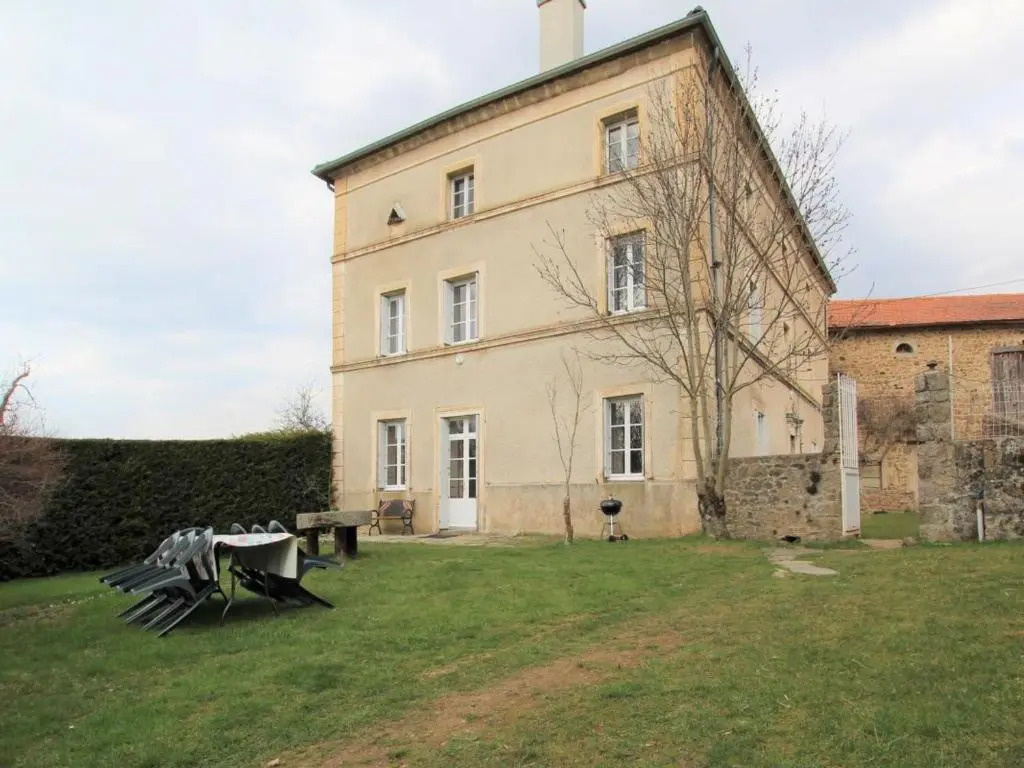 Maison indépendante avec terrasse et jardin clos à Yssingeaux, proche loisirs et commerces - FR-1-582-144