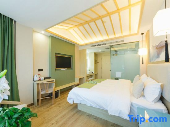 Vienna Classic Hotel (Qingdao Chengyang District Zhengyang Middle Road Subway Station)