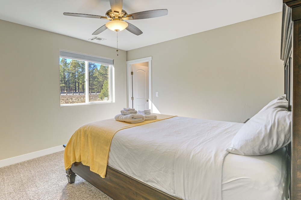 Family Home w/ Game Room, 3 Mi to Dtwn Flagstaff