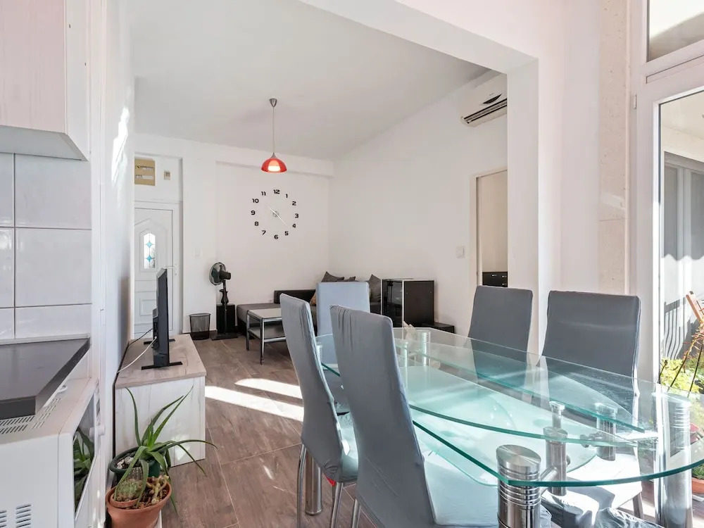 Refined Apartment in Kaštel Lukšić with Garden
