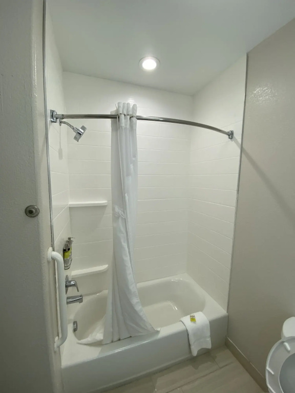 Holiday Inn Express & Suites Galveston West-Seawall by IHG