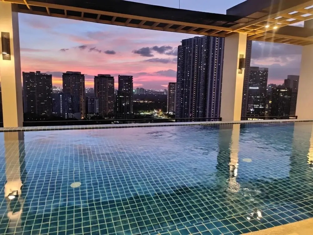 Capital O 804 The Residences at Bonifacio Civic Center