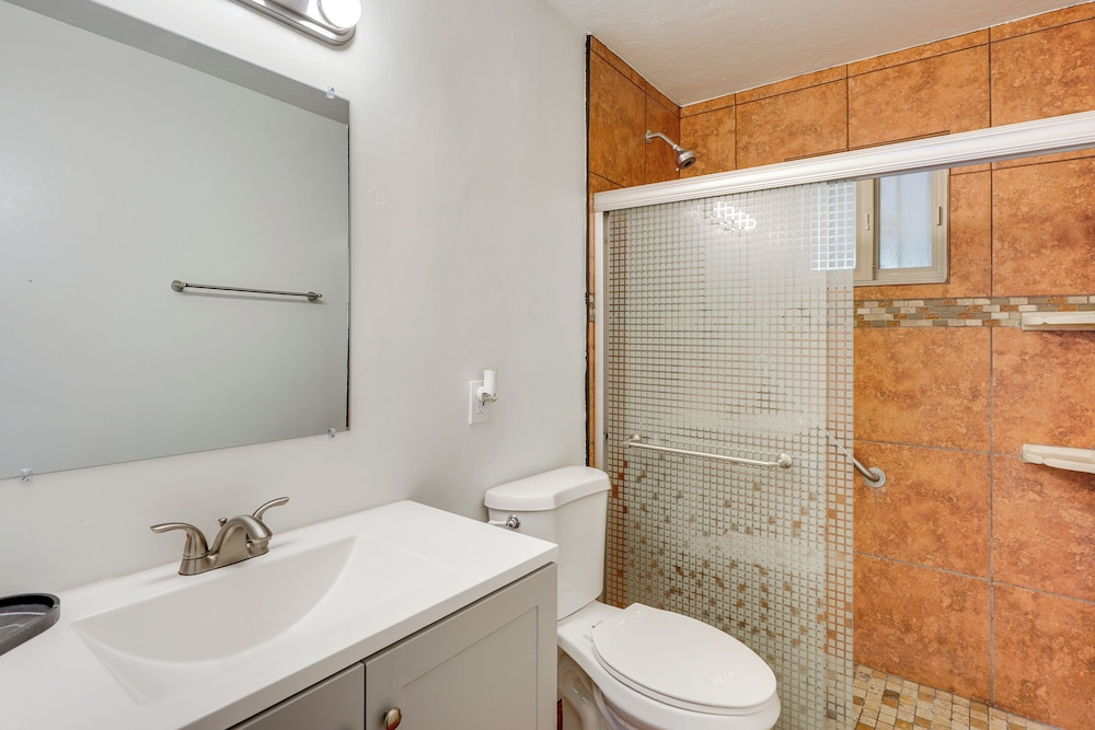 4 Mi to Dtwn & Gem Show! Pet-friendly Tucson Home