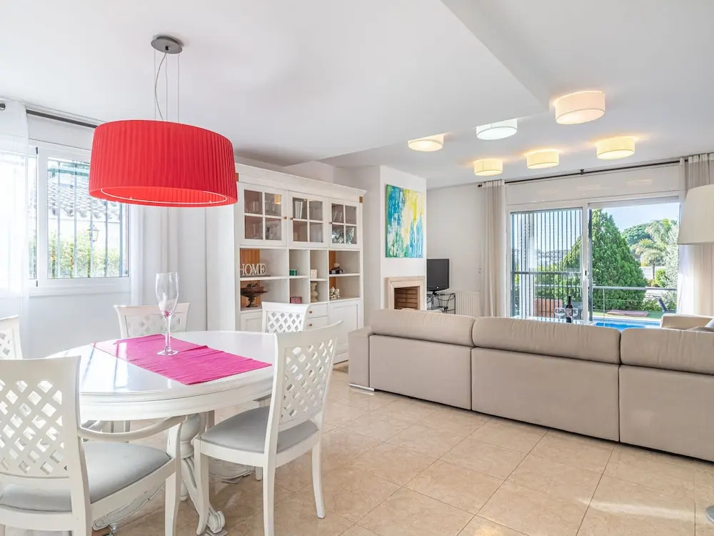 Stylish, Spacious Villa With Private Swimming Pool Walking Distance of the Beach
