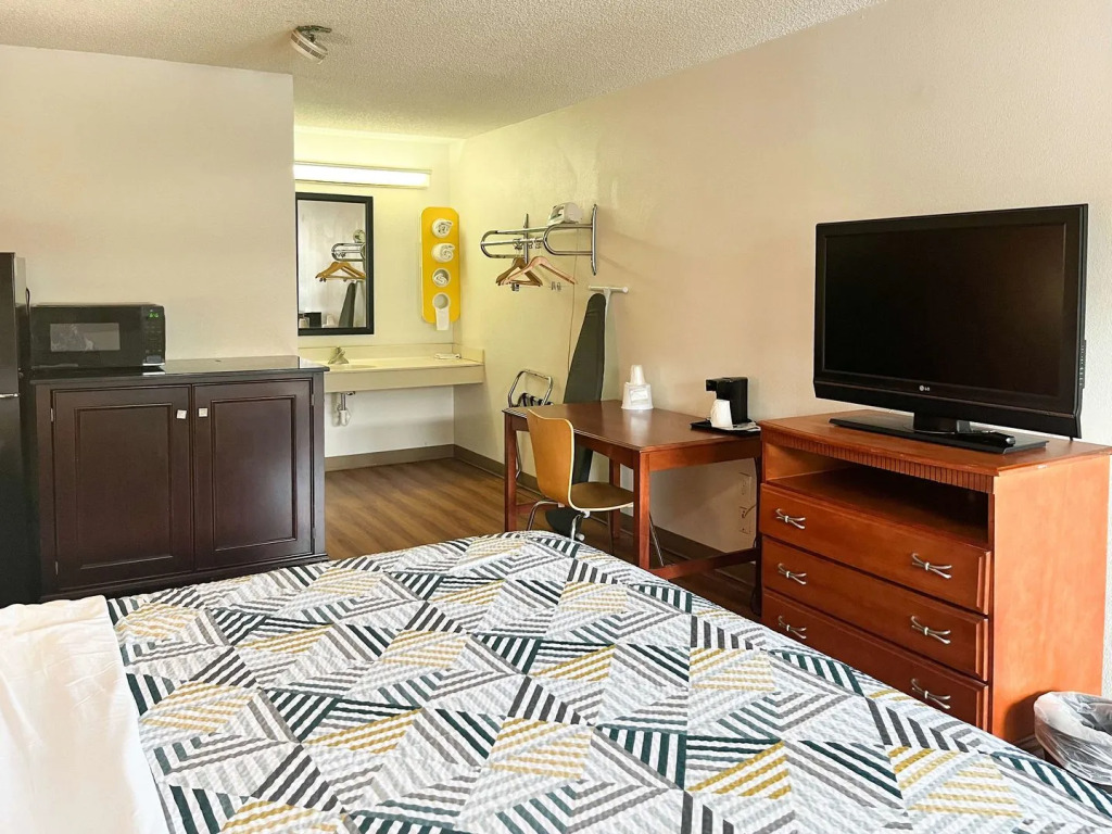 Studio 6 Suites Dayton OH Englewood