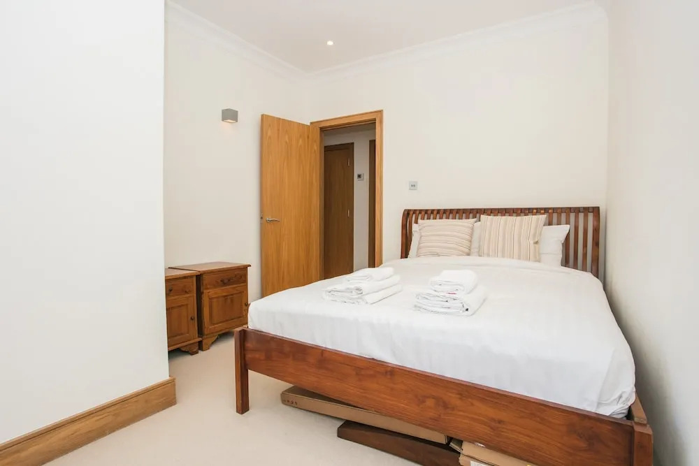 3 Bedroom House in Holland Park