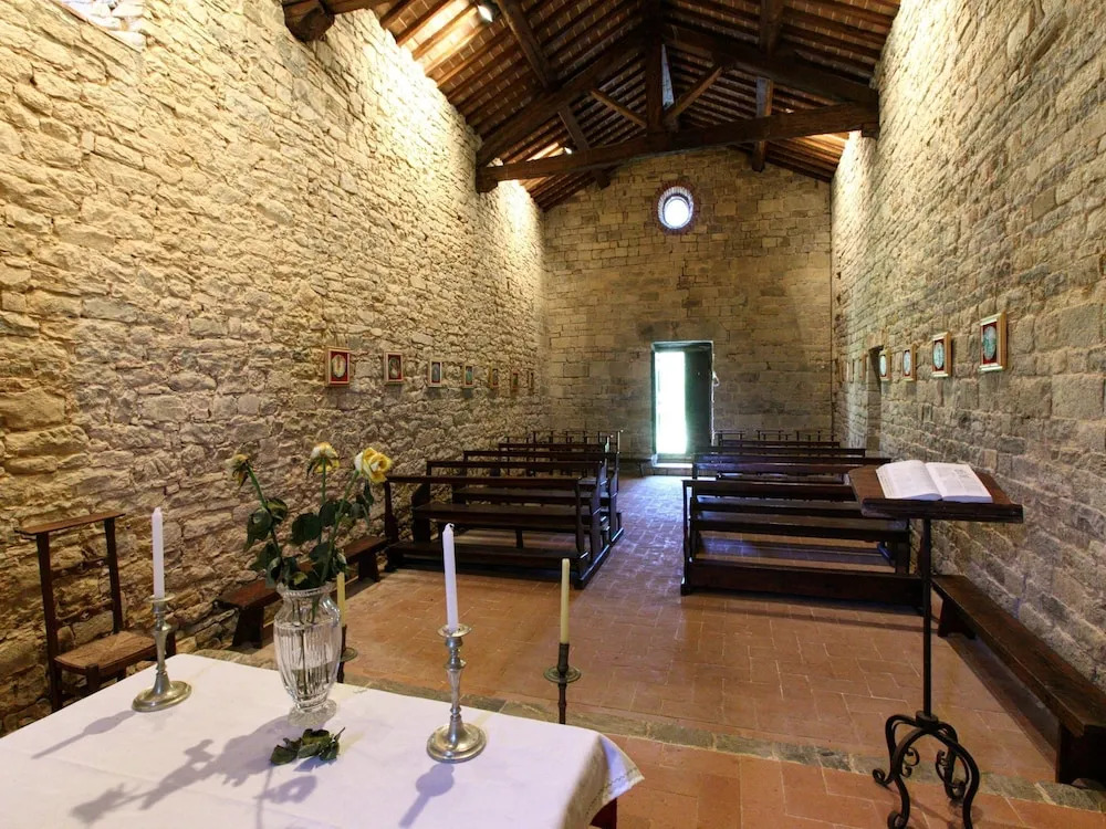 Holiday Home with Shared Swimming Pool in the Green Hills of Chianti