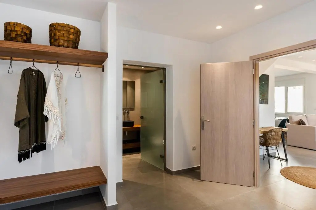 Thira Gold Suites