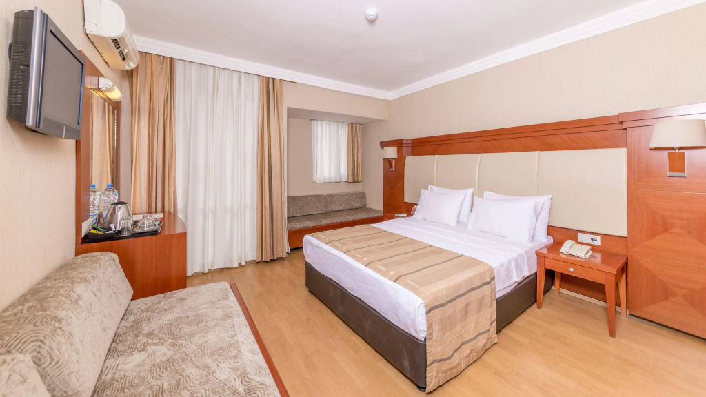 Julian Club Hotel