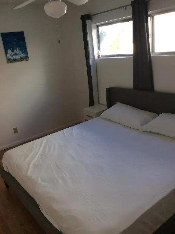 Modern spacious home close to Universal studio & Hollywood for 11