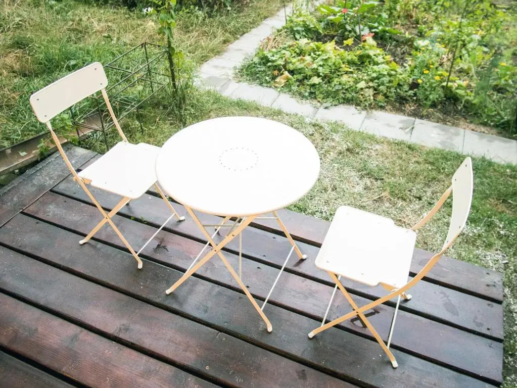 Comfy garden studio