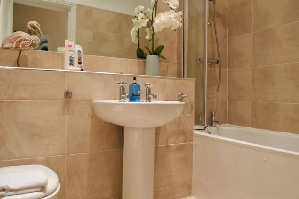 2 Bedroom City Centre Apartment Sleeps 4