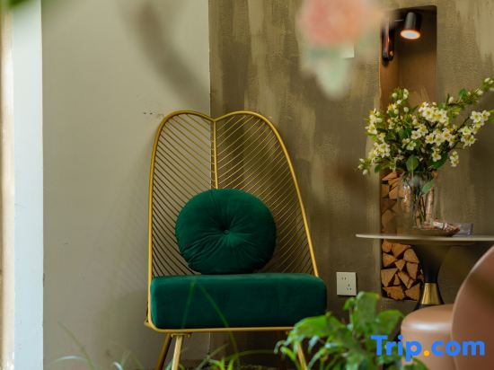 Meiduo Boutique Homestay (Weishan Ancient City Snack Street)