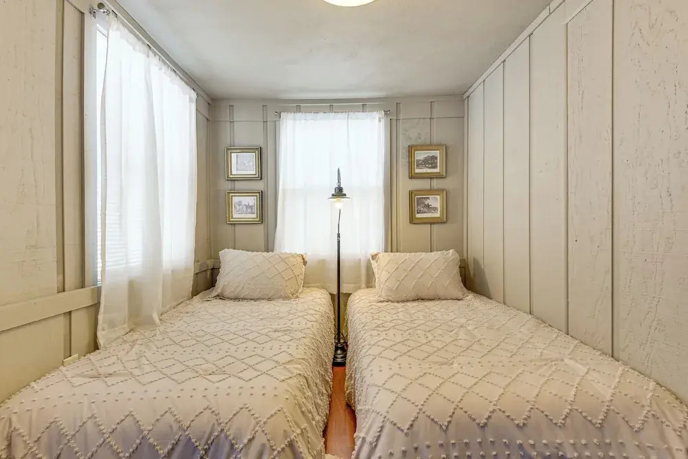 Stroll to Bradenton Riverwalk! Stylish Apartment