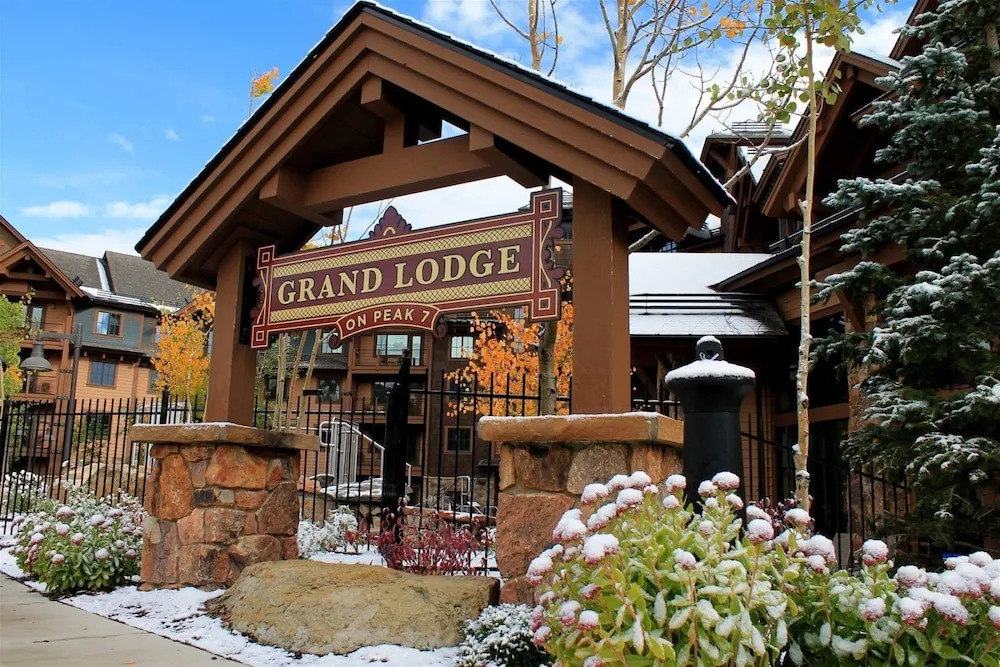 Grand Timber Lodge