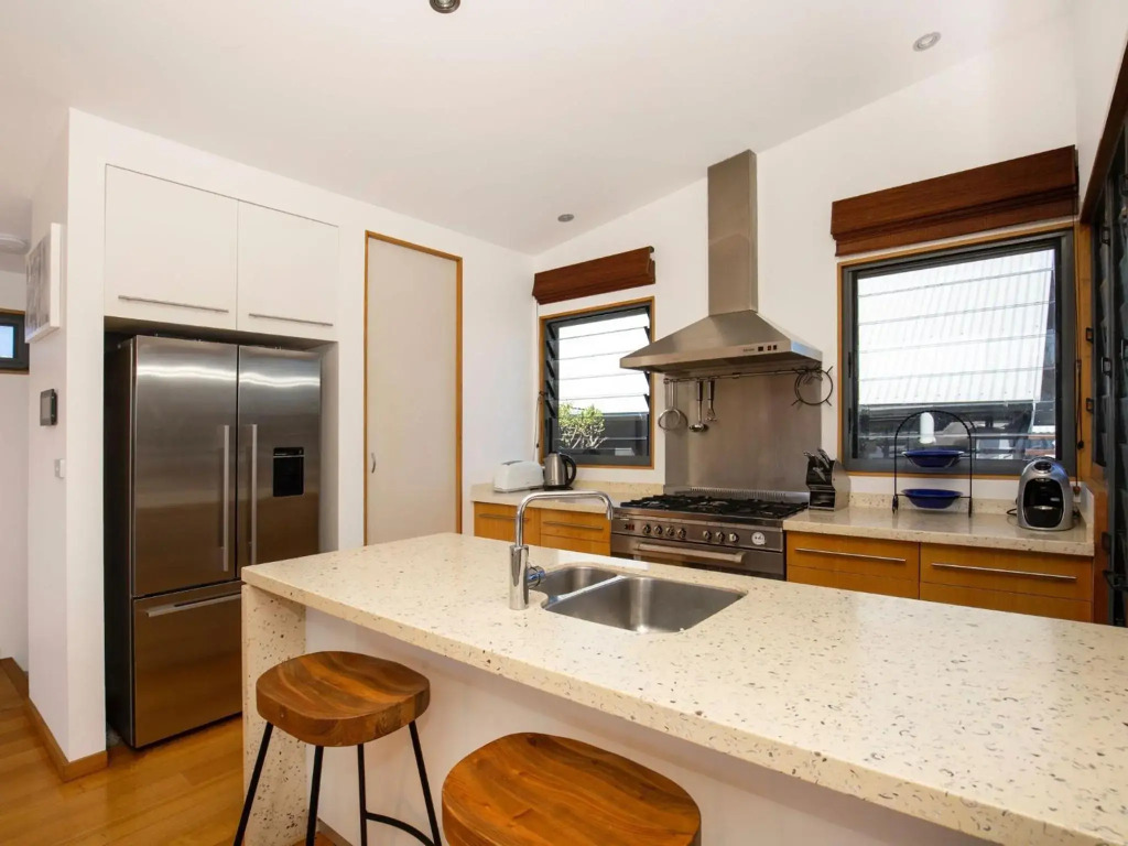 Illaroo Absolute Beachfront with Spa