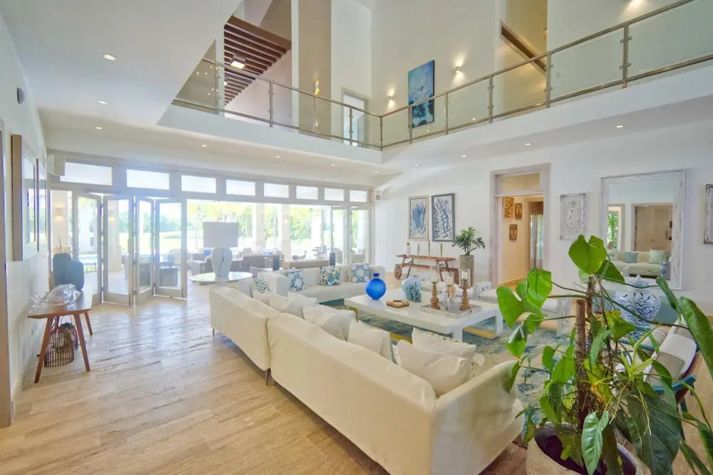 Modern Villa With Ocean View and Service Staff