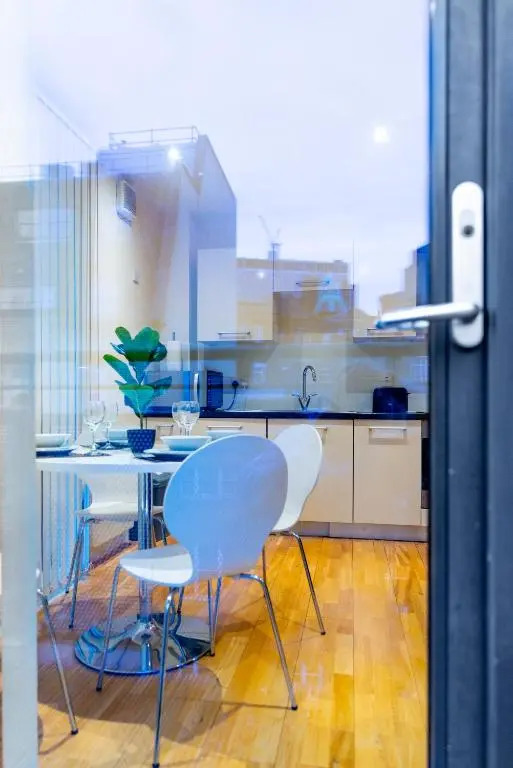 Balcony apartment - Central Croydon *Business travellers* Family & Friends* Contractors*
