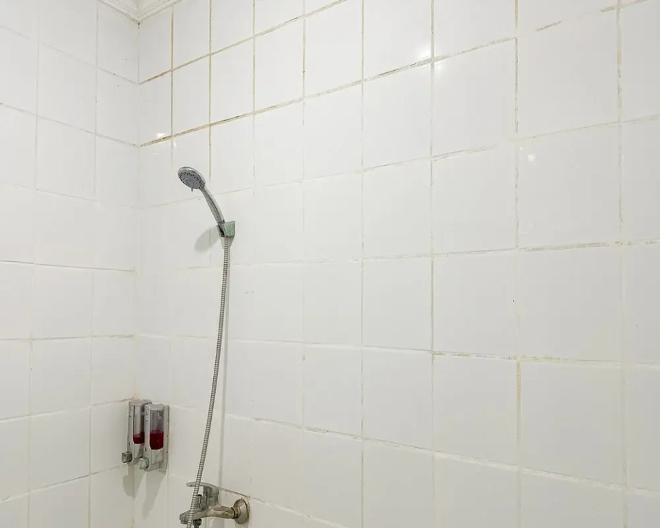 Global Inn Syariah Mitra RedDoorz near Juanda T1 Airport