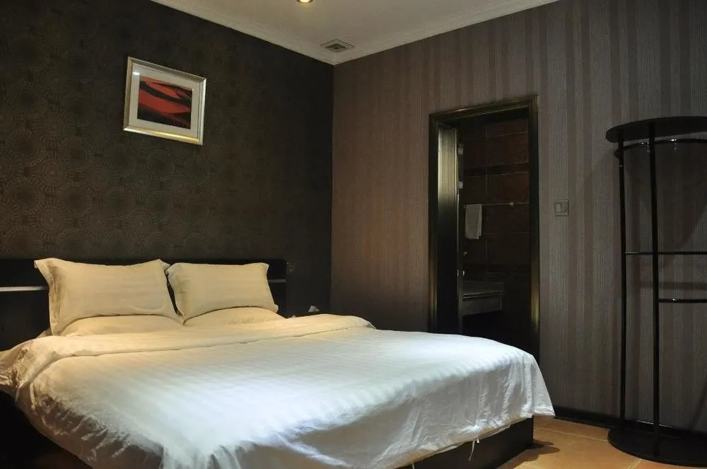 Longmen Gongshe Inn