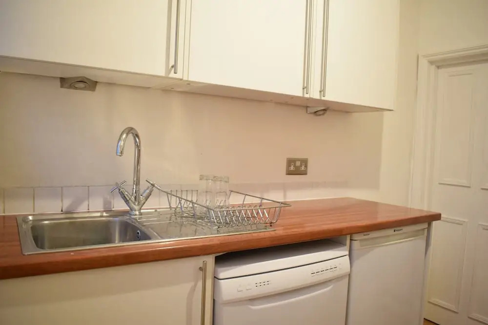 1 Bedroom Shepherds Bush Apartment