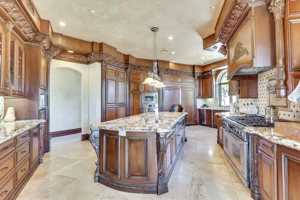 Grand 9,000-sq-ft Estate! Luxurious Socal Getaway