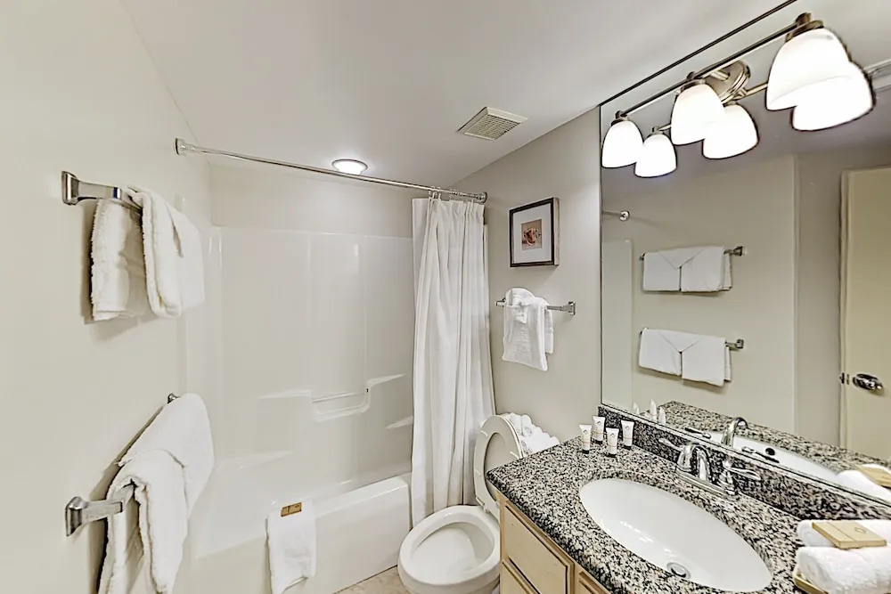 Sun-soaked Beachfront With Pools & Hot Tub 3 Bedroom Condo