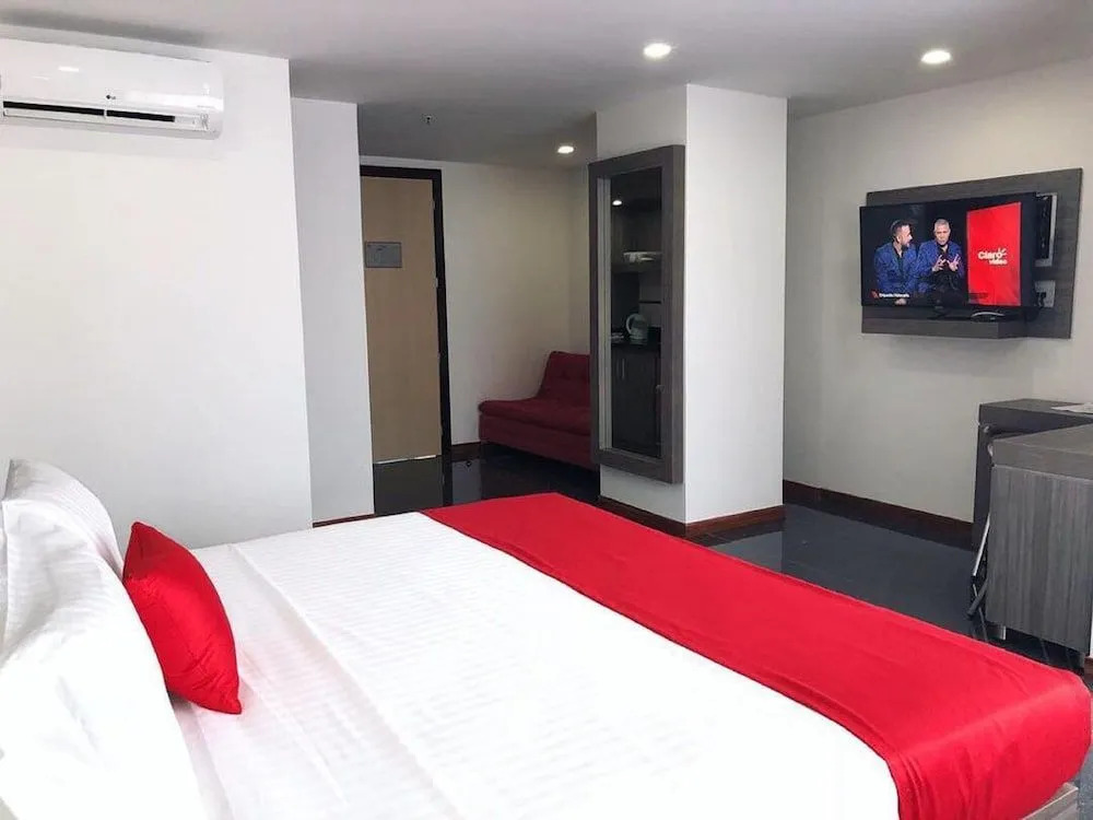 B&E Aparta-Suites Hotel