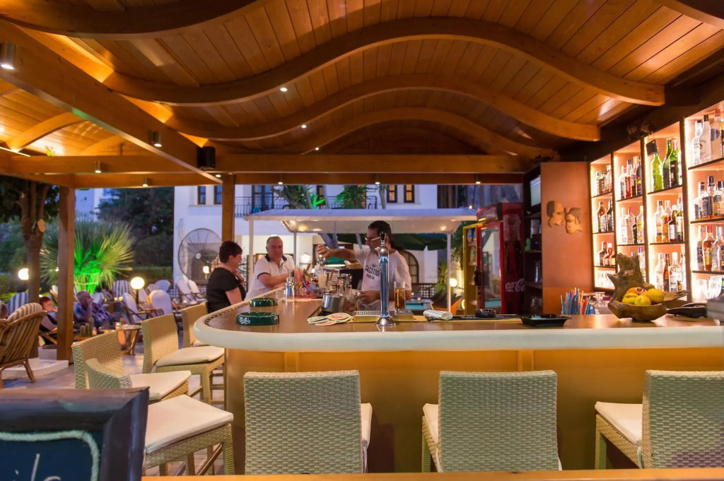 Paradise Hotel-Apartments