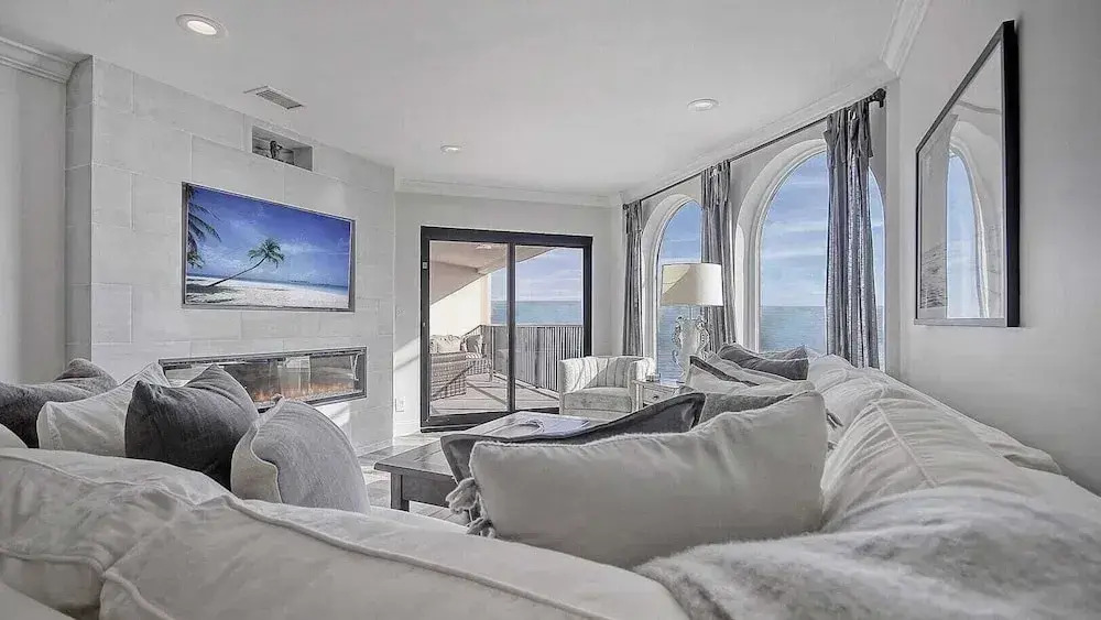 412 Seascape by Avantstay Oceanfront + Balcony