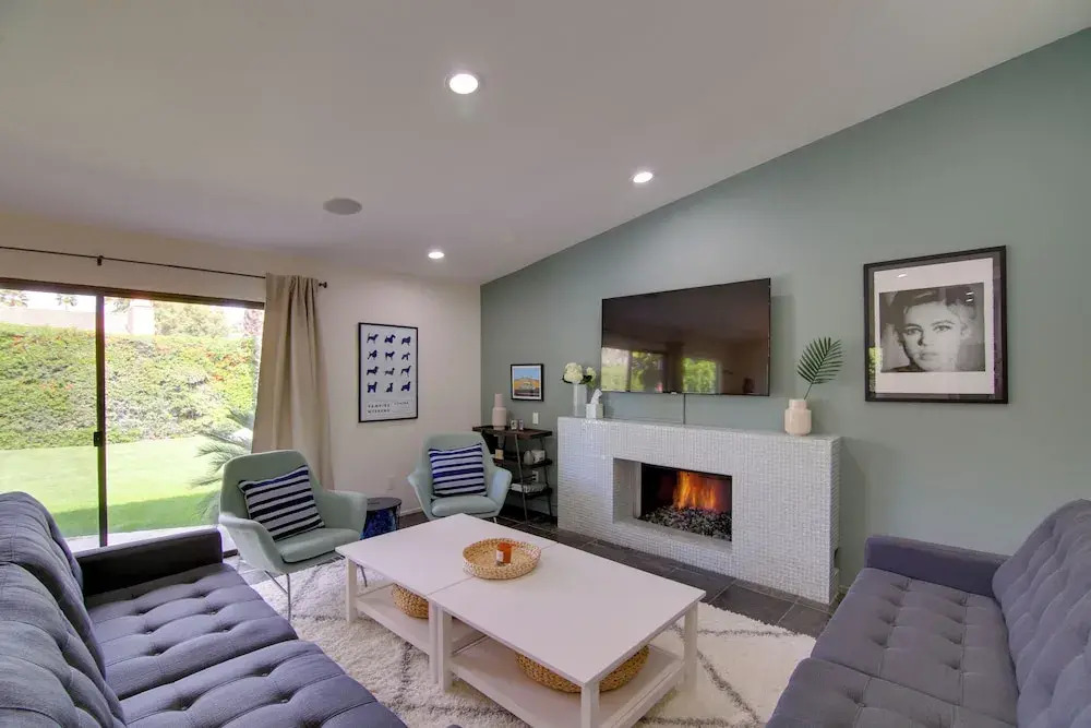 Covered Patio, Pool & Games: Home in Palm Springs