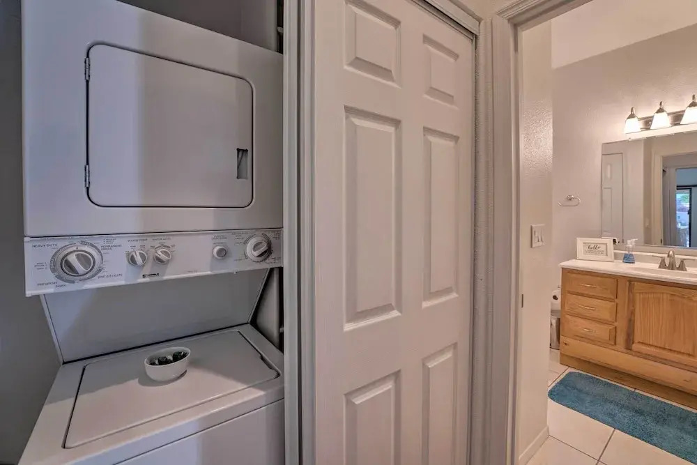 Pool & Game Room: Pet-friendly Lake Havasu Gem