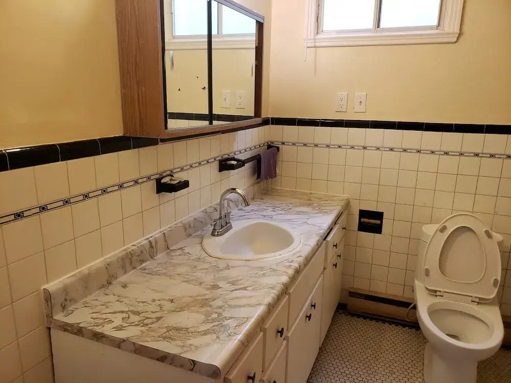 Apartment near Metro Monk Station