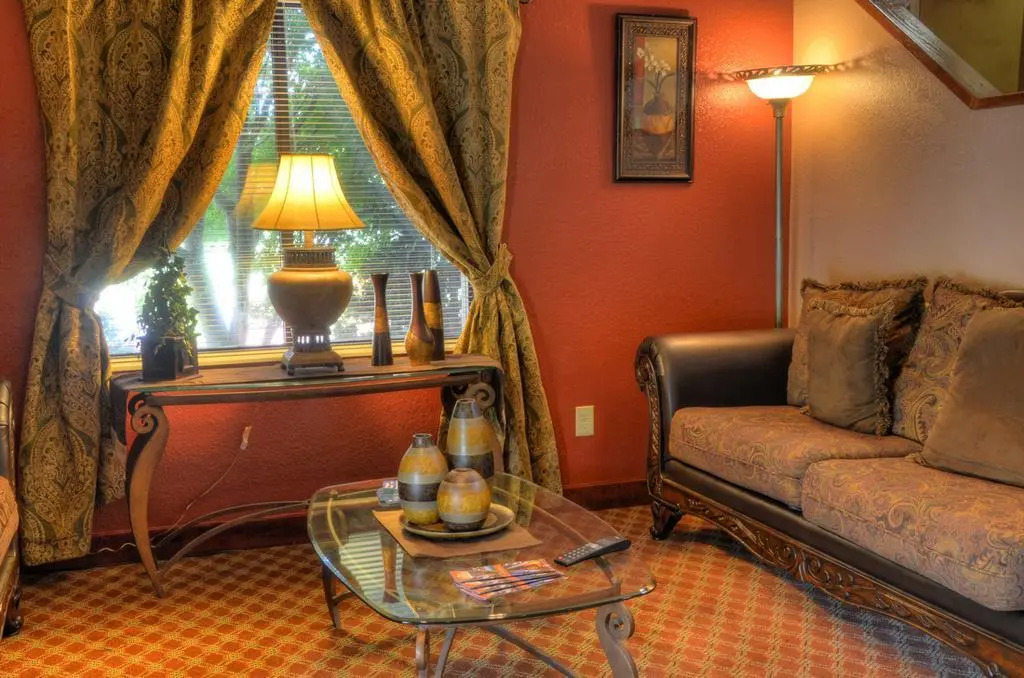 Smoky Mountain Inn & Suites