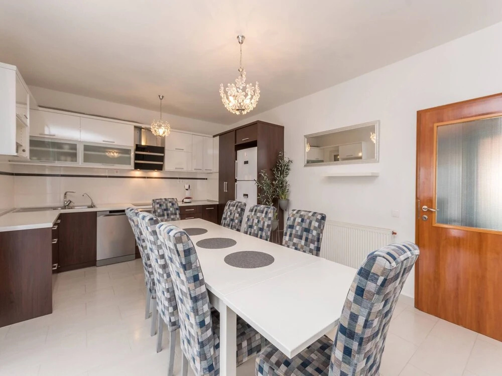 Magnificent Villa Mande With Pool, Vrana Lake