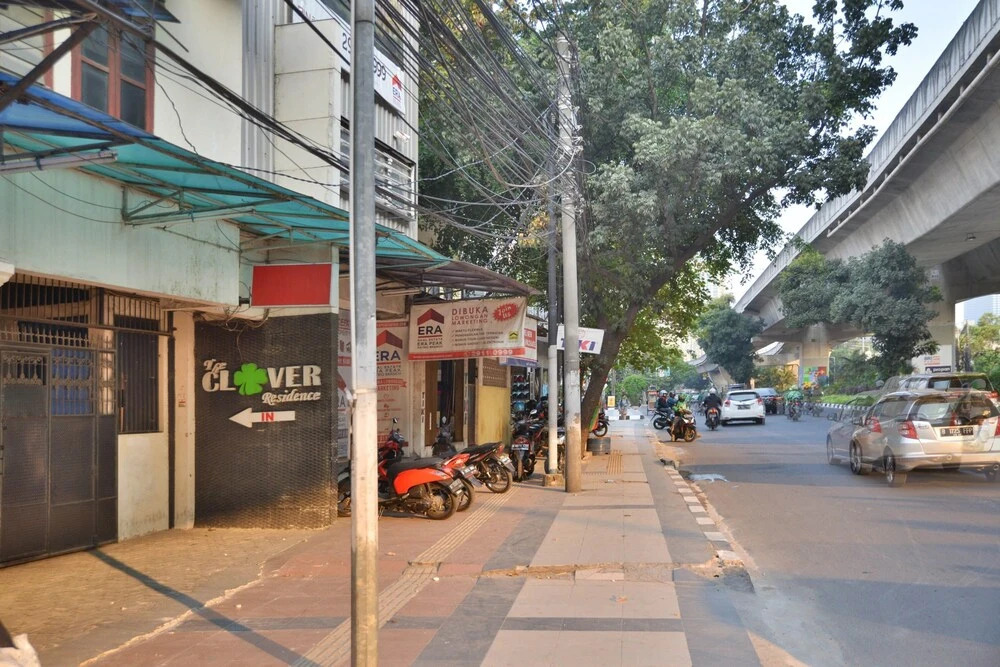 Clover Residence Near Mall Ambassador