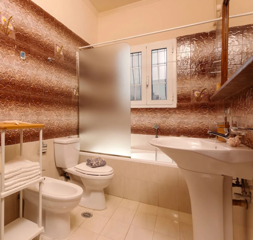 Metropolis Apartment