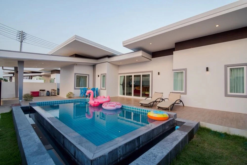 White Rose Pool Villa Hun Hin