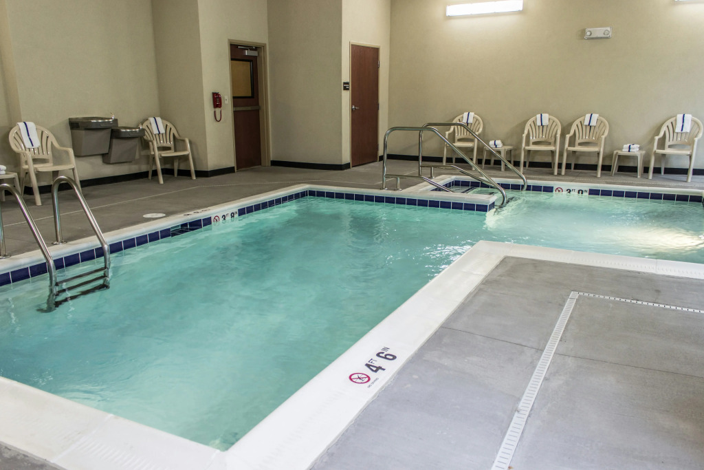 Cobblestone Hotel & Suites - Chippewa Falls