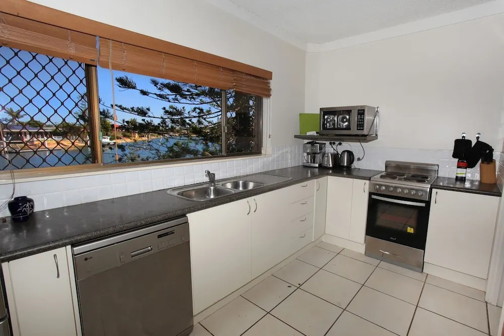 Anjuna, 2 bedroom apartment on canal